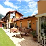 Alpine Escape With Mountain View 度假居