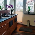 Alpine Escape With Mountain View 度假居