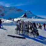 Alpine Escape With Mountain View 度假居 *
