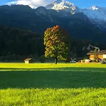 度假居 Alpine Escape With Mountain View *