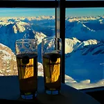Alpine Escape With Mountain View Ferienhaus *